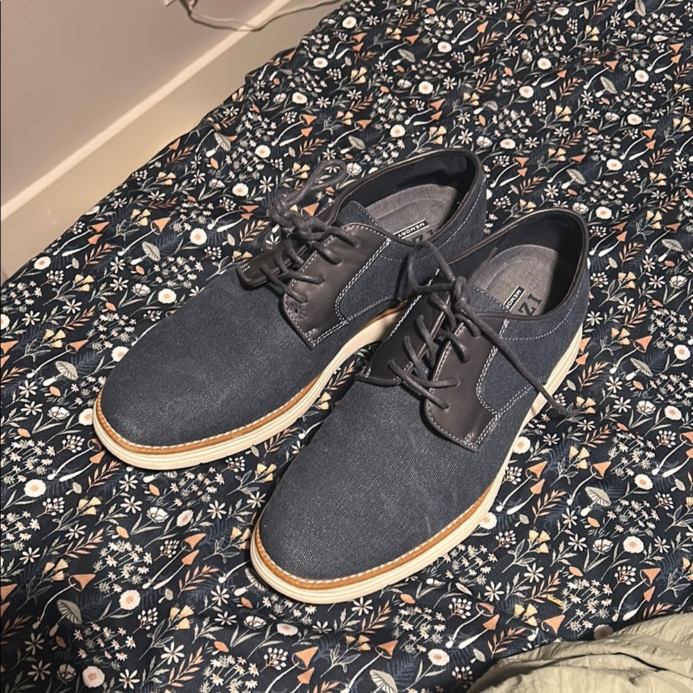 Men's Izod Navy Derby Shoes size 10M Like New